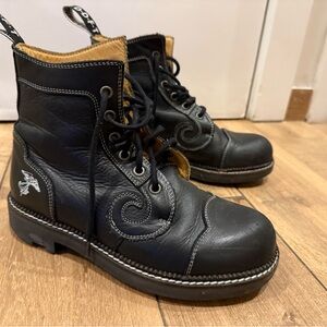 Women’s fluevogs size 8.5 Lace-Up Boots derby swirl. Worn twice.